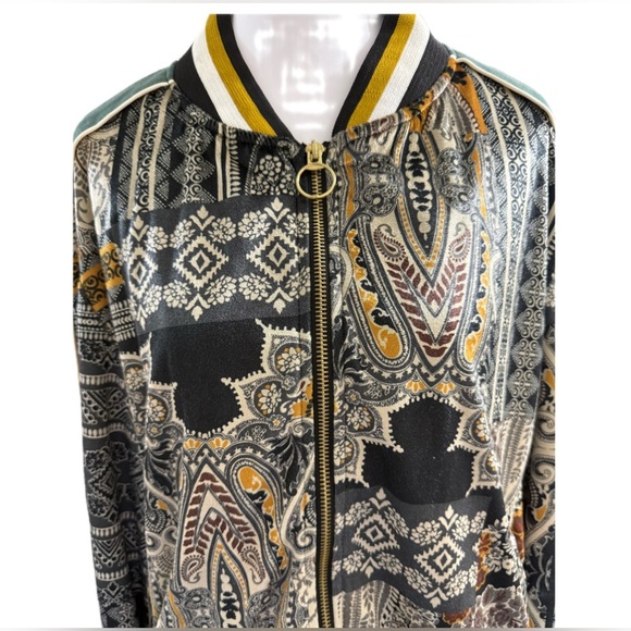 ZARA VELVET BOMBER JACKET PAISLEY  
SIZE: M / RETRO LUXE STREET STYLE FOR WOMEN - Picture 4 of 11